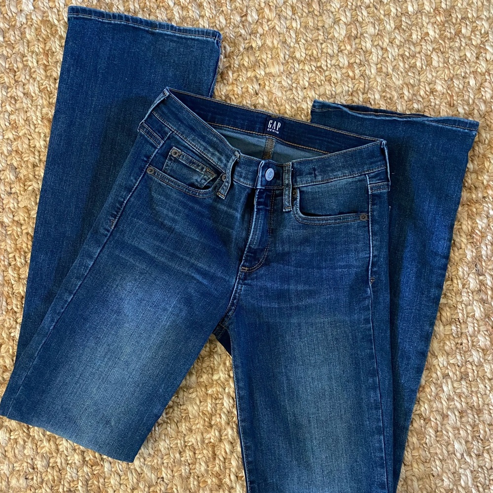 GAP Dark Wash Denim Jeans – Size 26 Short – Bootcut – Like New